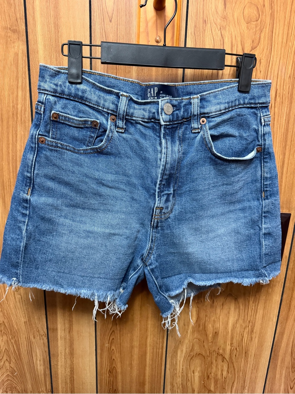 GAP High-Rise Frayed Hem Denim Shorts - Blue